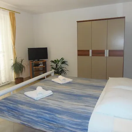 Pool Near The Beach - Apartament