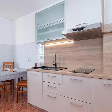 Apartament Pool Near The Beach -