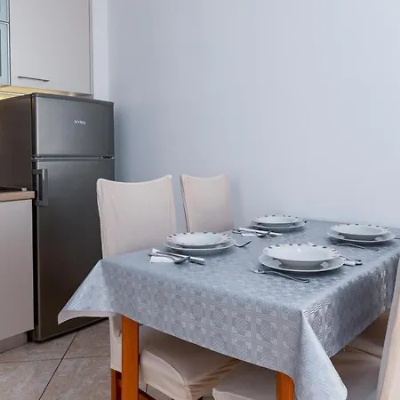 Apartament Pool Near The Beach - *