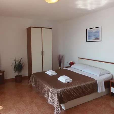 Pool Near The Beach - Apartament Dramalj