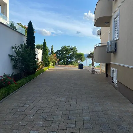 Apartament Pool Near The Beach - *